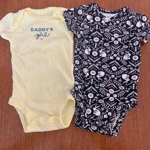 🍊5/$25 NWOT Carter's Newborn Yellow and Black Bodysuit Bundle